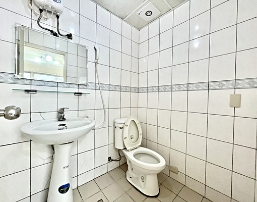 極度秒殺🍁租補入籍🍁超強採光🍁管理員 - Image 4