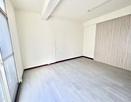 整棟二樓半🍁可寵🍁租補入籍營登🍁門前好停汽車🍁兩房 - Image 12