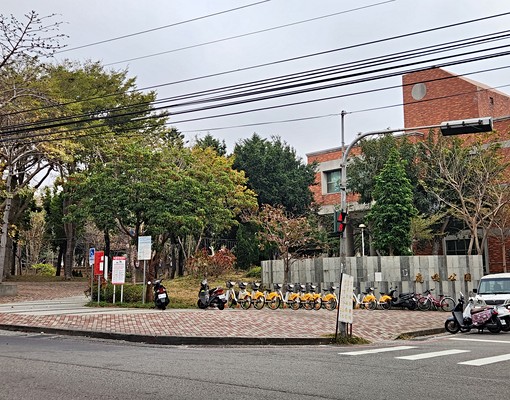 近家樂福三民路光華角店 - Image 10