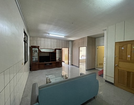 斗南市區內,2大房2廳採光好.配個整全.生活機能佳 - Image 2