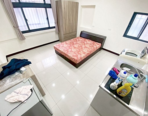 捷運府中◆採光套房◆獨洗屋況新★可租補 - Image 1