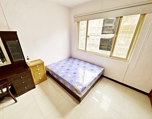 近捷運三和國中【超值租案】免爬高★大面採光★男性首選 - Image 1