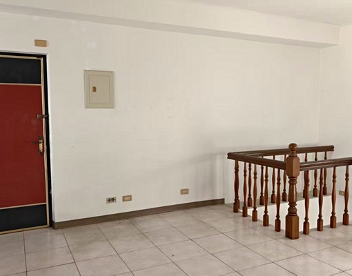 東山河樓中樓84坪大四房,空間寬敞。 - Image 10