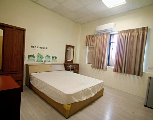 有獨立衛浴的雅房."走路"到巨蛋百貨3分鐘.機能佳 - Image 1