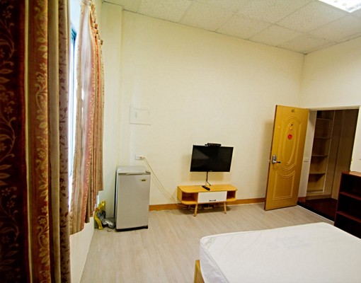 有獨立衛浴的雅房."走路"到巨蛋百貨3分鐘.機能佳 - Image 3