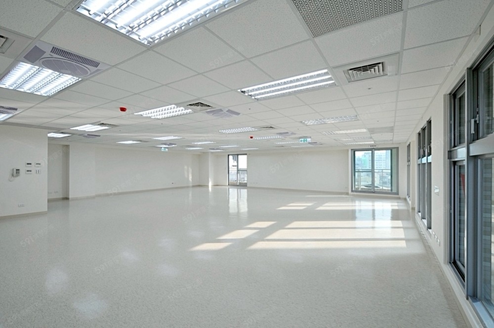 寬敞明亮大空間