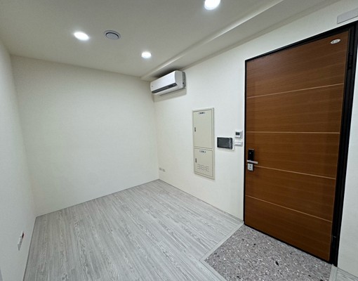 可租補紅樹林全新兩房車 - Image 1