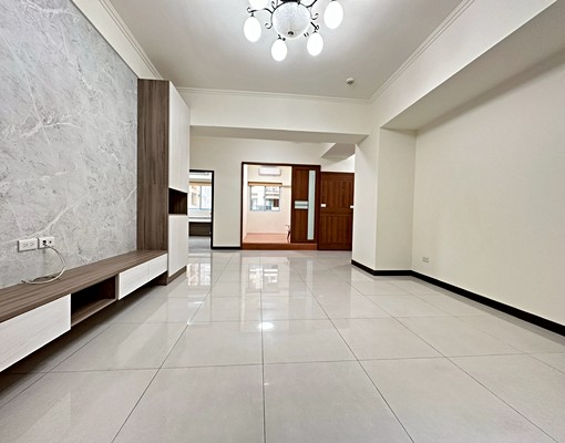 凡爾賽美裝三房車 - Image 1