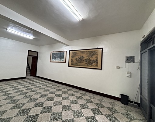 近竹北中正國小1~2樓透天門口停車~全新整理~ - Image 4