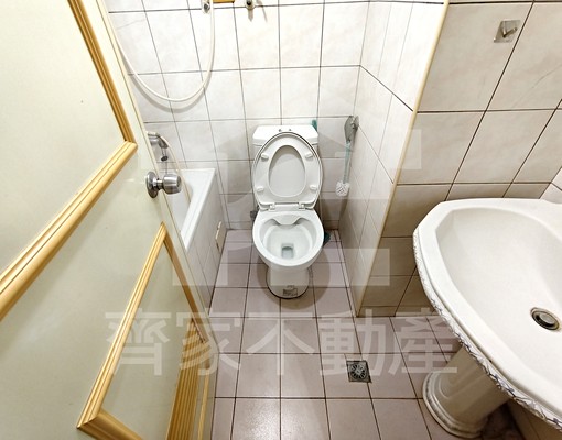 租-套房︱中西金華路~陽台洗衣機~台電景觀宅 - Image 5