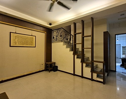 近中科大學，沙鹿整棟透天超大間5房前院停車 - Image 1