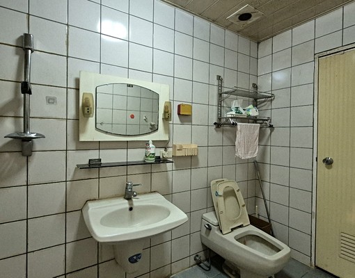 近中科大學，沙鹿整棟透天超大間5房前院停車 - Image 3