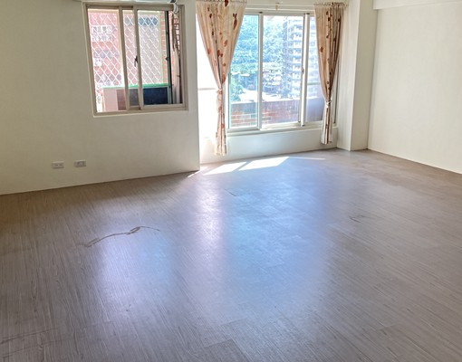 新店捷運站五分鐘/三面採光三房兩衛/含管理費 - Image 3