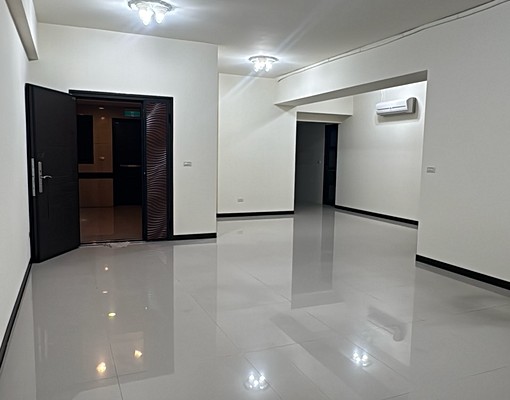 三重五華街家樂福對面鴻華璽悅社區大四房 - Image 1