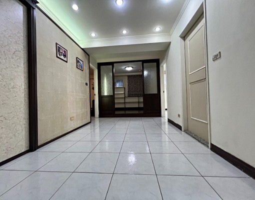 中山路中山國小愛買武陵高中旁3房車 - Image 3