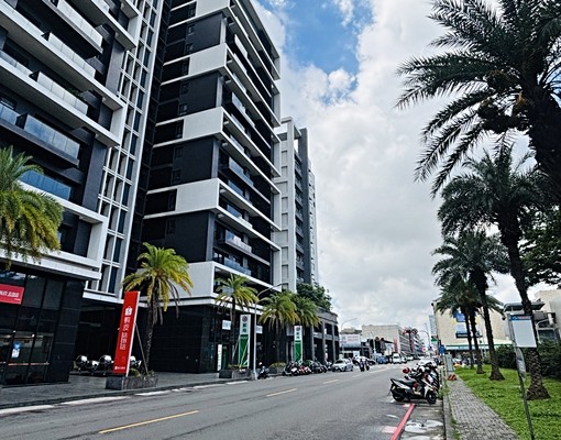 租-亞大樓高樓層質感大二房家具電全近88快速道路 - Image 4