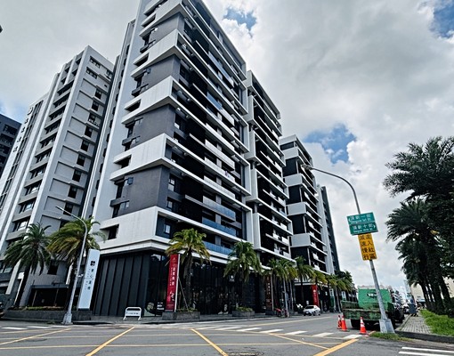 租-亞大樓高樓層質感大二房家具電全近88快速道路 - Image 1