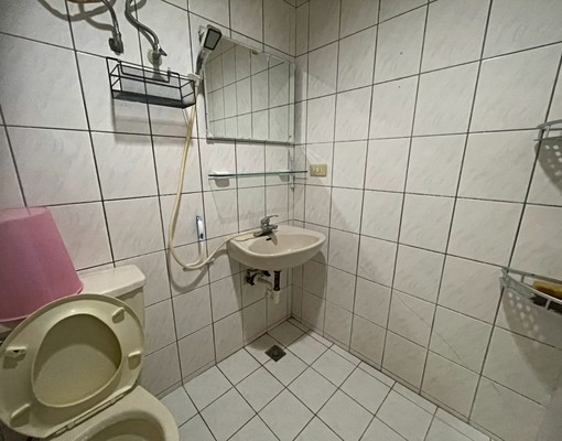 板新❣️租補報稅~免爬高水泥牆~對外窗採光通風~環球百貨 - Image 5