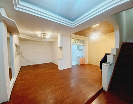 崇德北平雙商圈!整棟出租!前院停車!可租補!地32坪 - Image 2