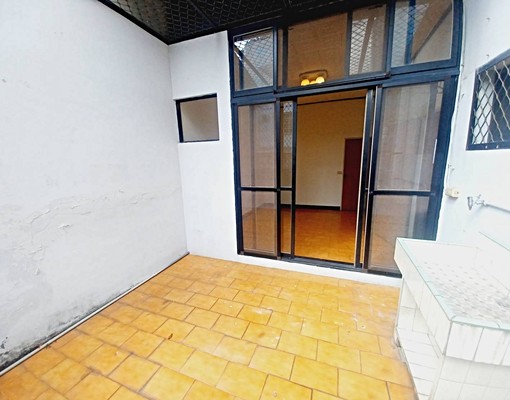 崇德北平雙商圈!整棟出租!前院停車!可租補!地32坪 - Image 13