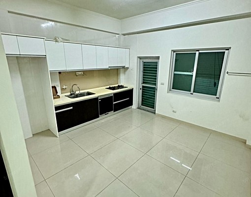 怡安商圈~五房空屋透天厝出租 - Image 2