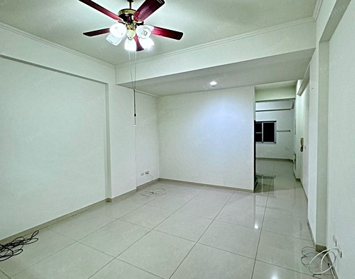 怡安商圈~五房空屋透天厝出租 - Image 1