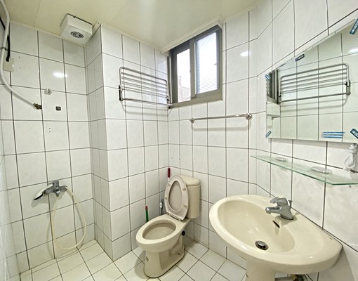 北區透天電梯大坪數套房-可租補-同棟多間可看 - Image 6