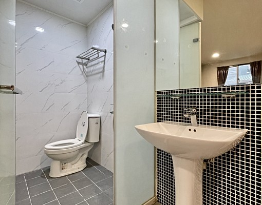 可租補✨近逢甲中央公園✨質感裝潢✨獨洗陽台✨室內機車位 - Image 5