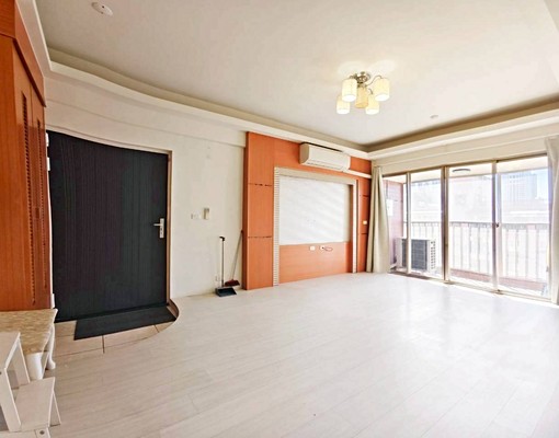 專租~南屯捷運站旁~大4房平車~近秀泰百貨~住在公園裡的家 - Image 1