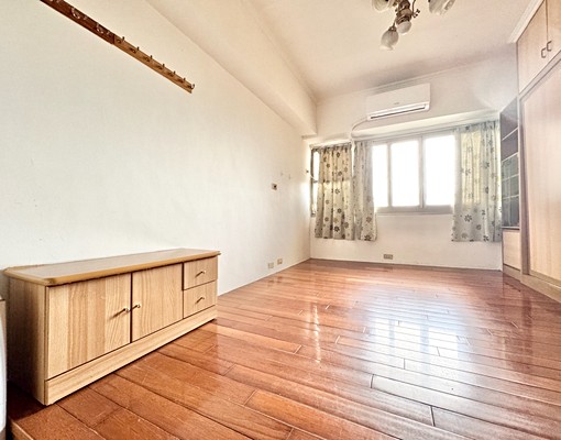 ⭐小資最愛⭐明峰商圈~濱湖採光電梯套房~台水台電24H管理 - Image 1