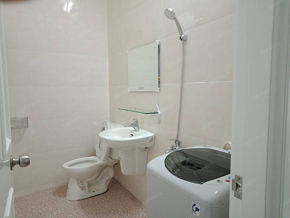 嶄新浴室附洗衣機