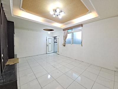 美群國小旁臨路靜巷車庫透天