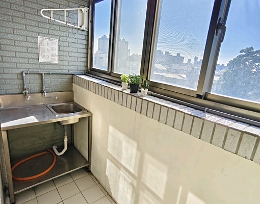 租補正中清路曉明女中旁，雙陽台，大面寬，台水電 - Image 3