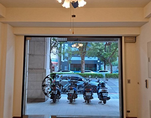 🌈租✧\旺舖/✧樓店面+車位🔸近✧南區崇倫國中 - Image 2