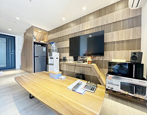 中華路❤️百萬精裝潢視野戶✨大套房前陽台雙衛浴 - Image 1