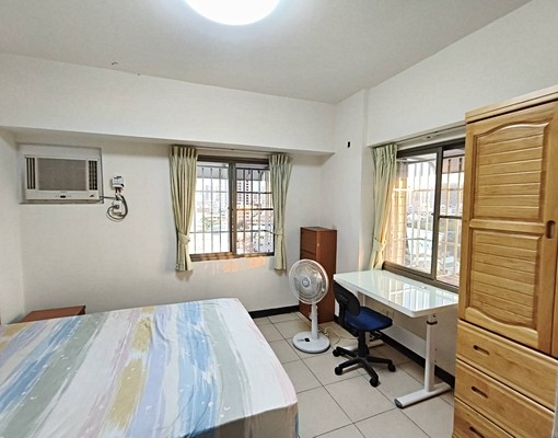 電梯雙𥦬套房、廁所有窗，陽台客廳廚房.有冰箱洗衣機 - Image 1