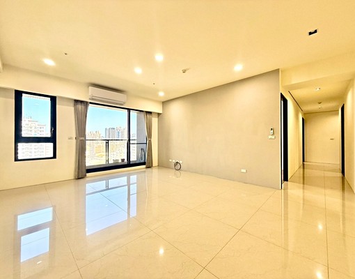 真的很大間丨間間大衣櫃丨超爆大四房丨浴缸丨B2平車丨金價讚欸 - Image 1