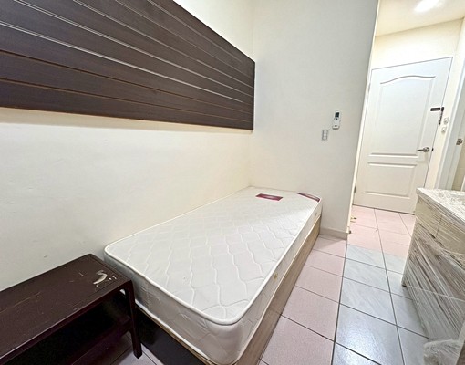 新店❣️獨曬陽台免爬高/傢俱齊全採光通風/生活機能佳 - Image 2