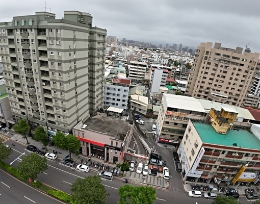 水湳商圈，龍邦鳯翔，大3+1房46坪 - Image 9