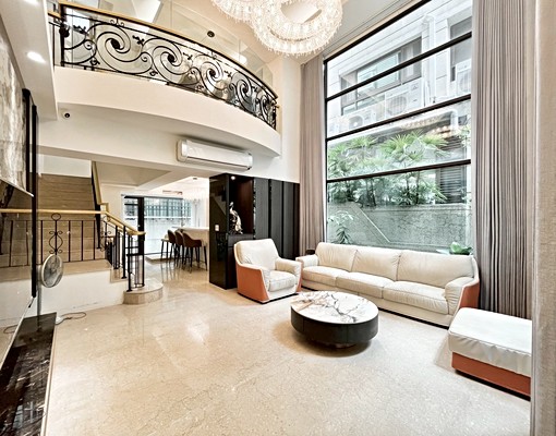 請比我愛他❤️精銳世紀溫莎七期別墅❤️可雙租補營登❤️雙車位 - Image 1