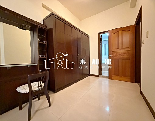 💥乘加兆Ada💥中西區質感社區透天~一卡皮箱住5房‼️ - Image 7