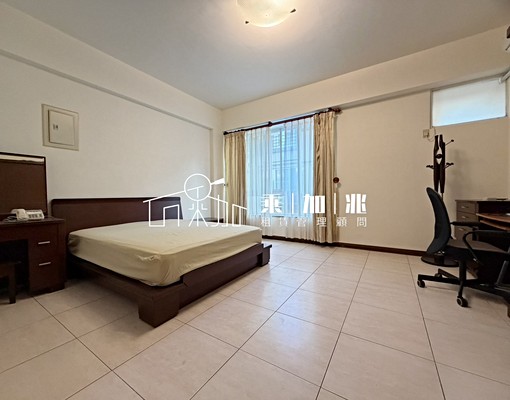 💥乘加兆Ada💥中西區質感社區透天~一卡皮箱住5房‼️ - Image 9