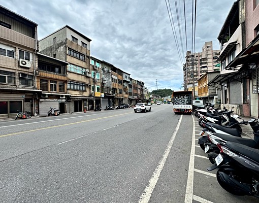 汐止大同路亞太科技園保長國小旁大面寬透天店面(汐止永慶阿柏) - Image 2