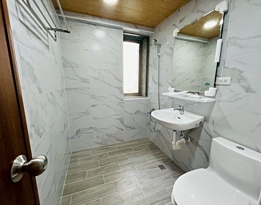 [全新衛浴設備]大同路三房二廳二衛！免整理便宜出租！ - Image 3