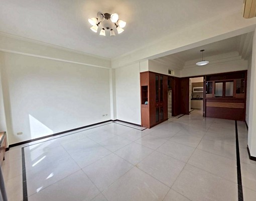 近市府及家樂福🍰4套房1雅房電梯透天出租🍰可安神位可租補 - Image 1