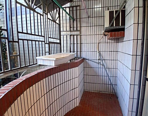 光華商圈/美透天/六房/室內車庫/明亮採光 - Image 6