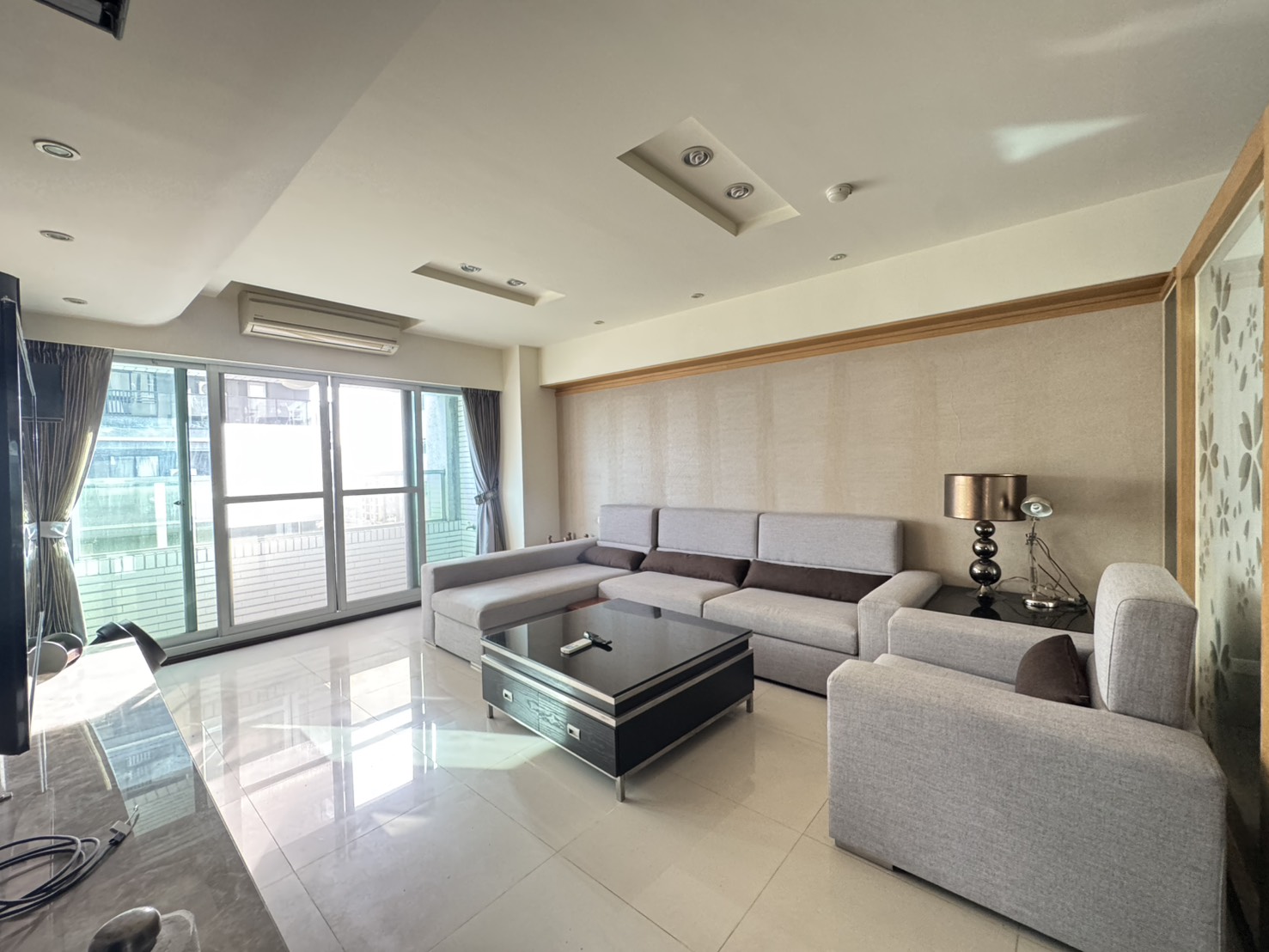 市中心雙捷運精美大三房平車