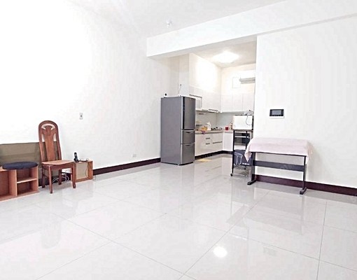 電梯透天,神明廳可談。可租補報稅入籍,超大空間寵物可談 - Image 2