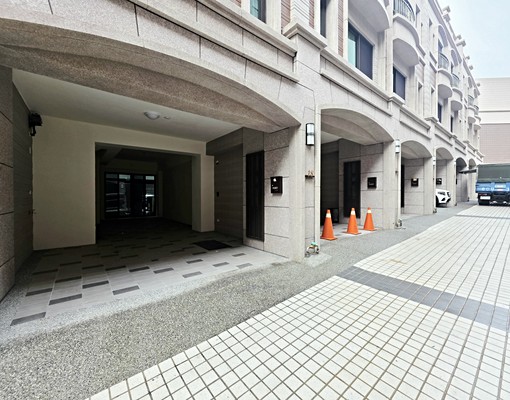 【紀語瑄】富宇大地🌟可租補🌟雙車別墅 - Image 1