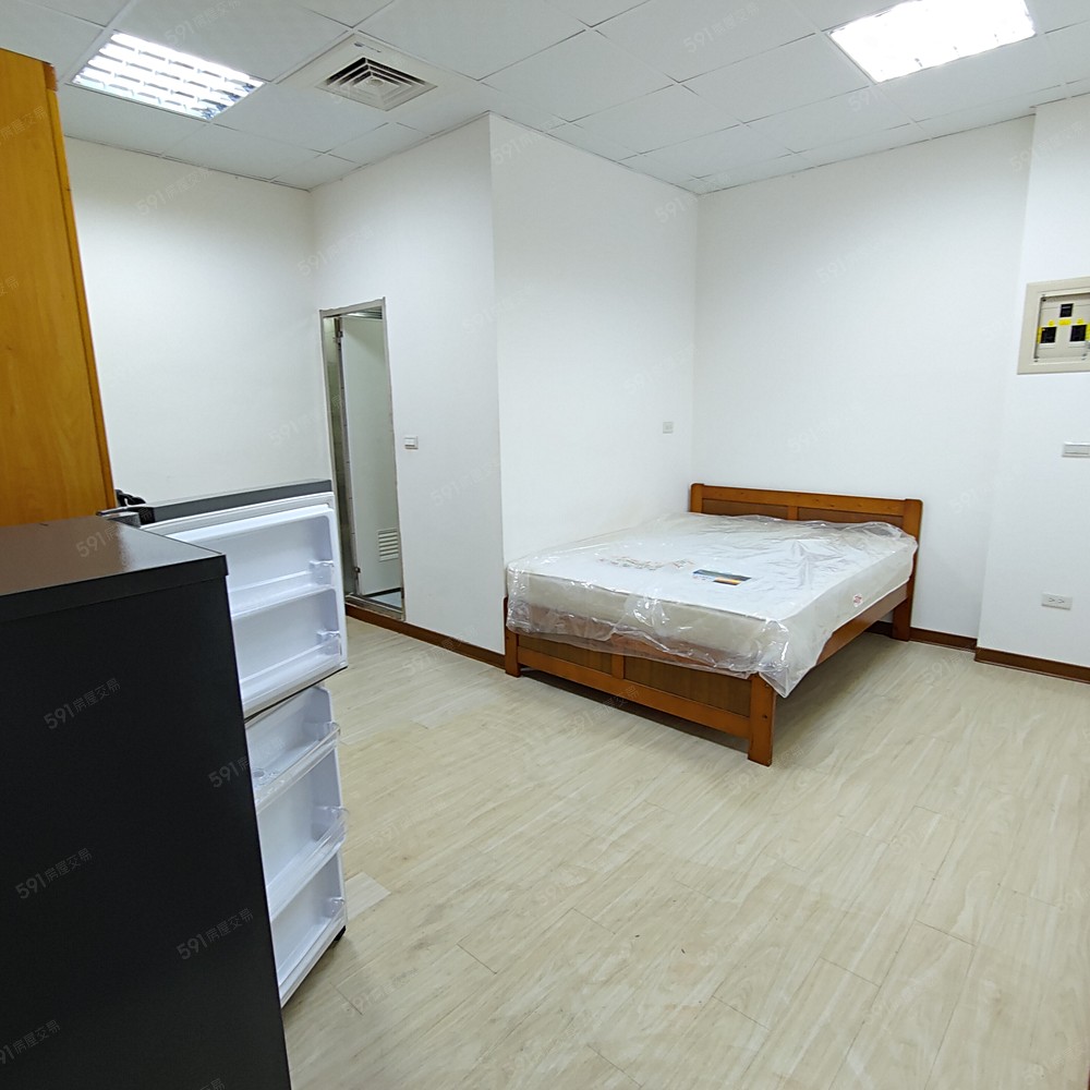 🏡1F的一間 約8 坪 5000元